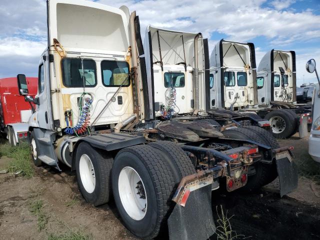 FREIGHTLINER CASCADIA 2015 white tractor diesel 1FUJGEDV3FLGJ9729 photo #4
