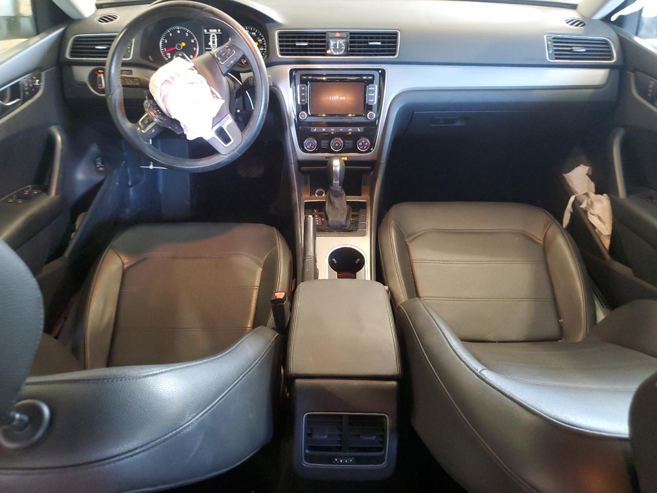 VOLKSWAGEN PASSAT SE