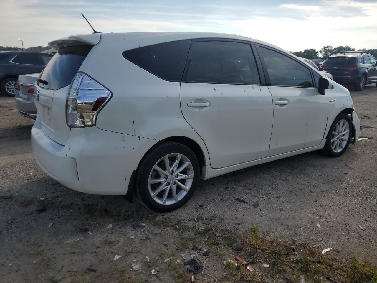 TOYOTA PRIUS V