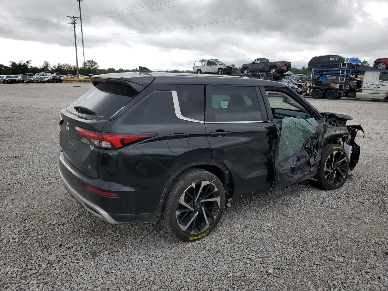 MITSUBISHI OUTLANDER SE