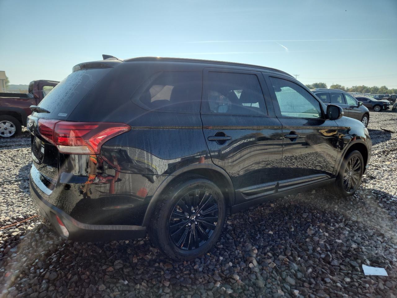 MITSUBISHI OUTLANDER SE