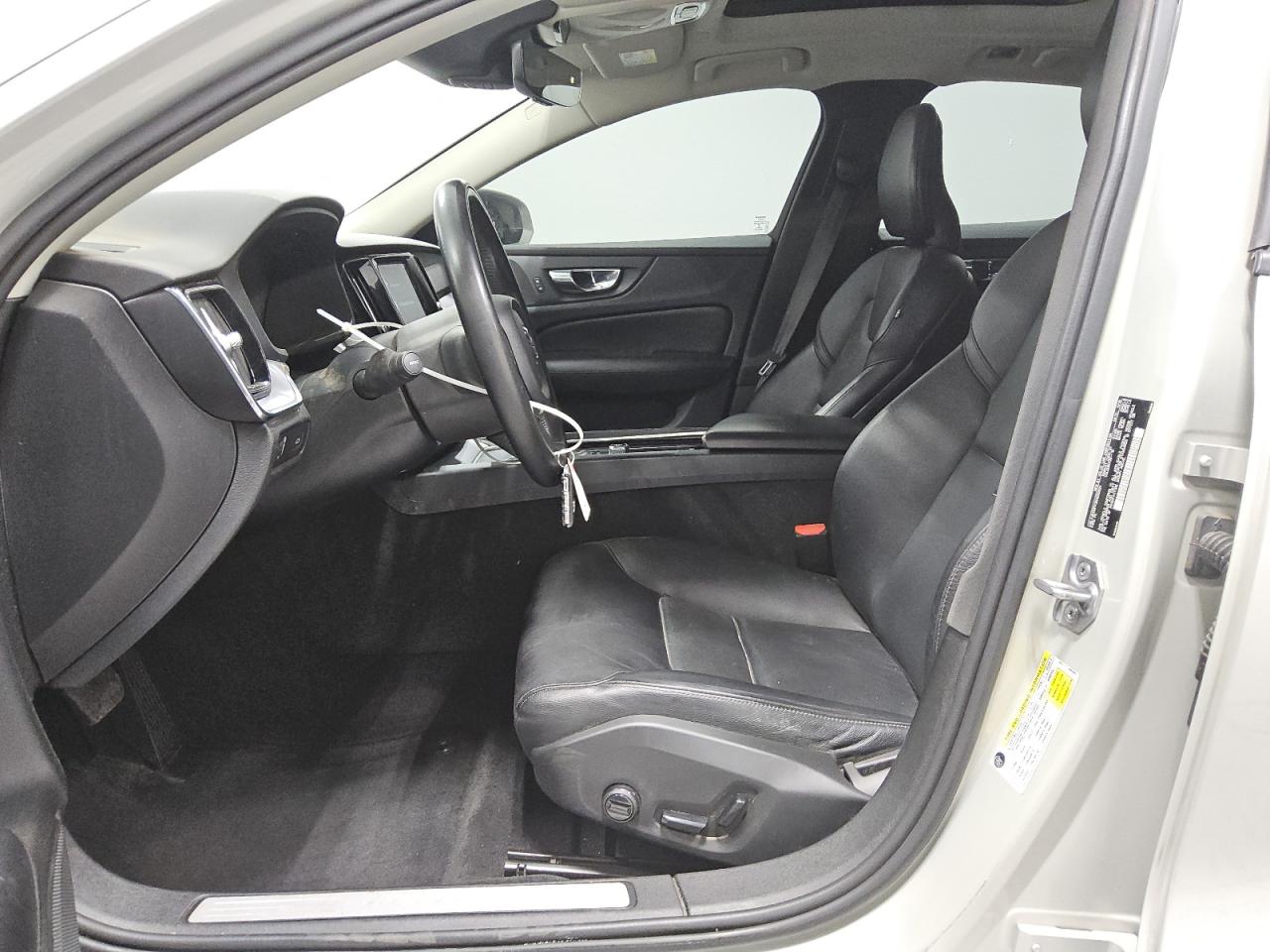 VOLVO S60 T5 MOMENTUM