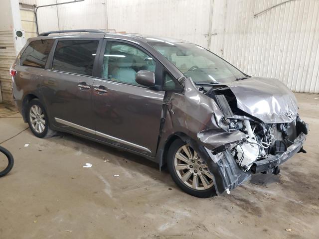 2017 TOYOTA SIENNA XLE #3274695786