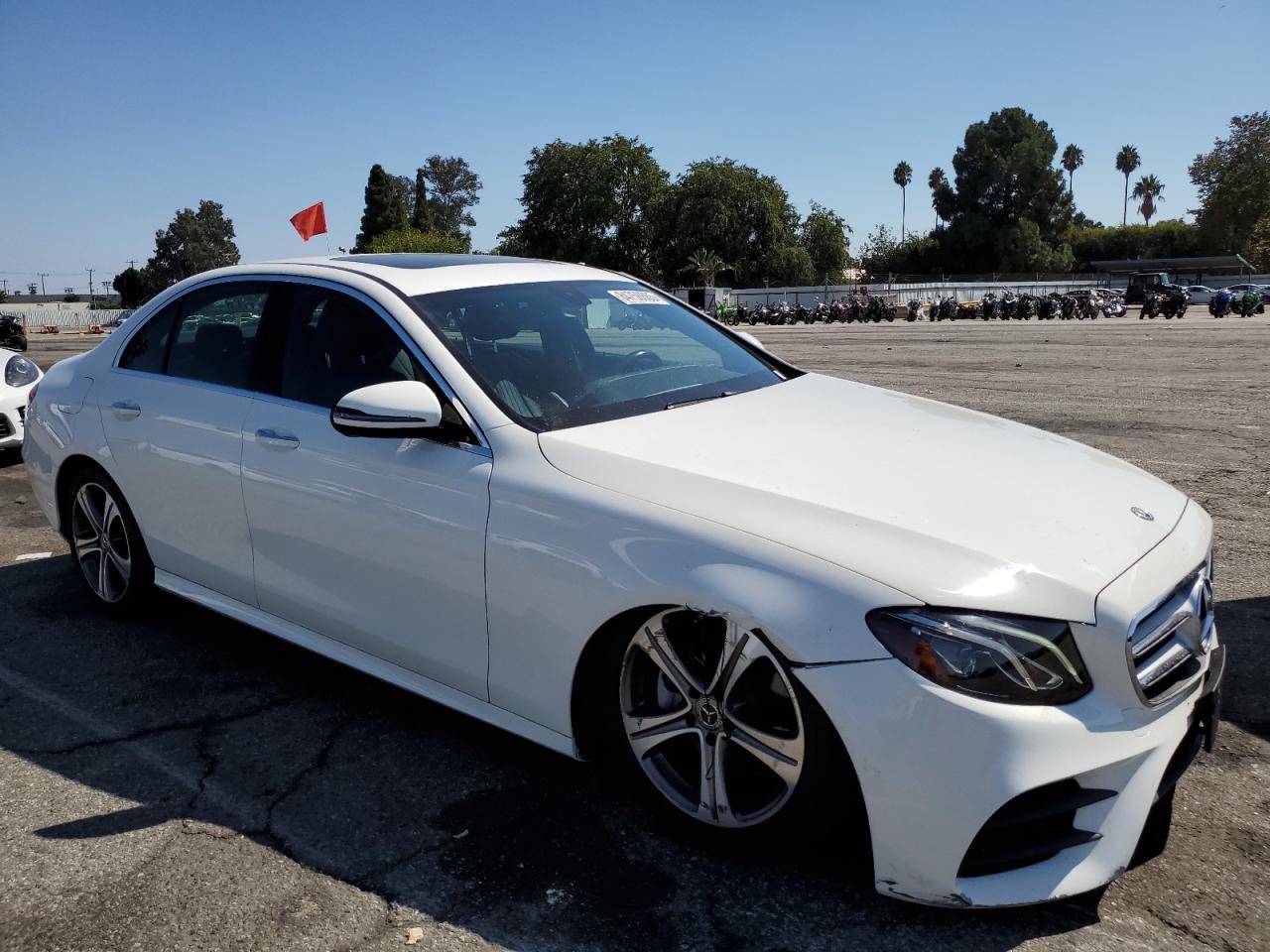 MERCEDES-BENZ E-CLASS 300