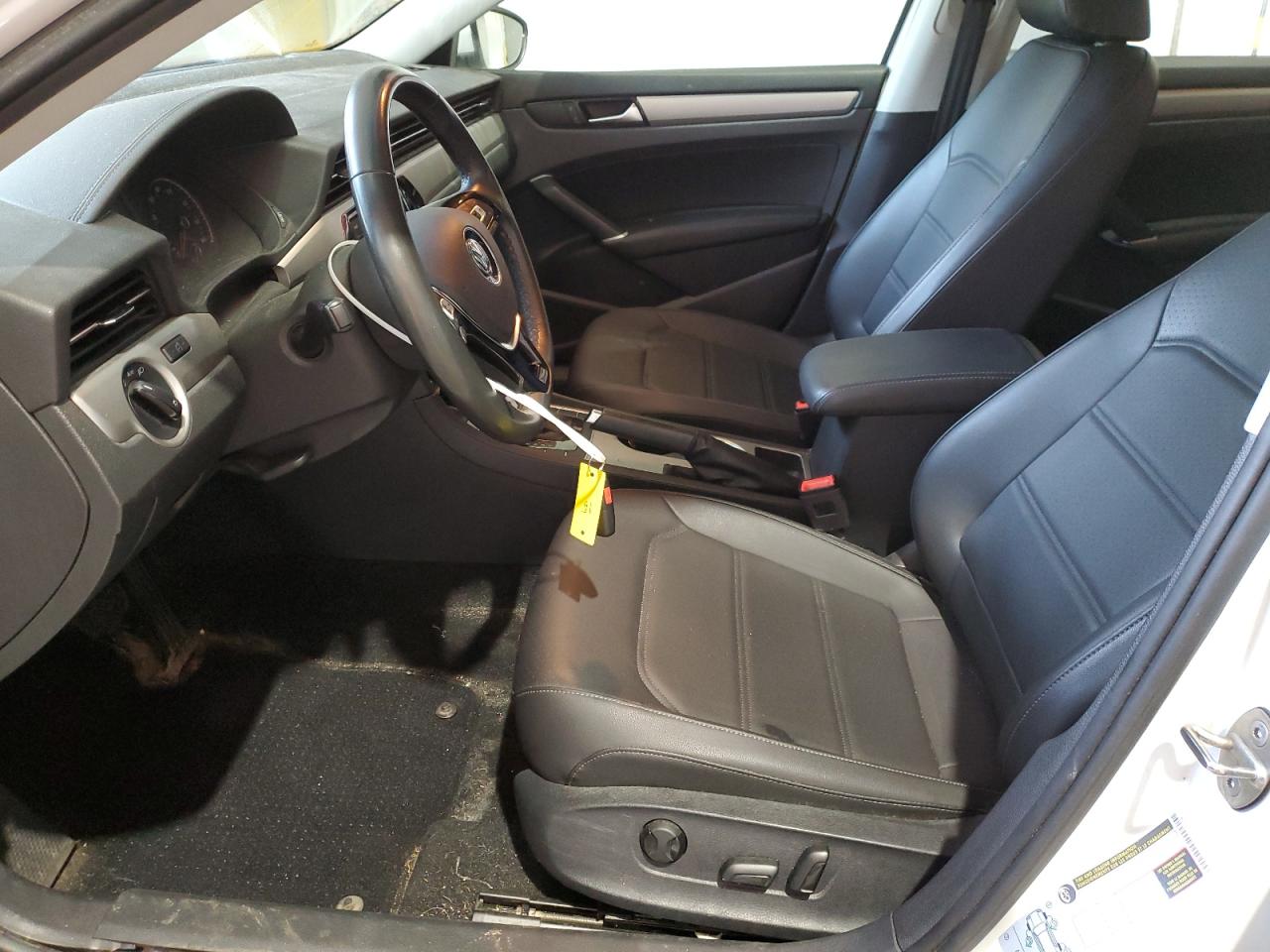 VOLKSWAGEN PASSAT SE