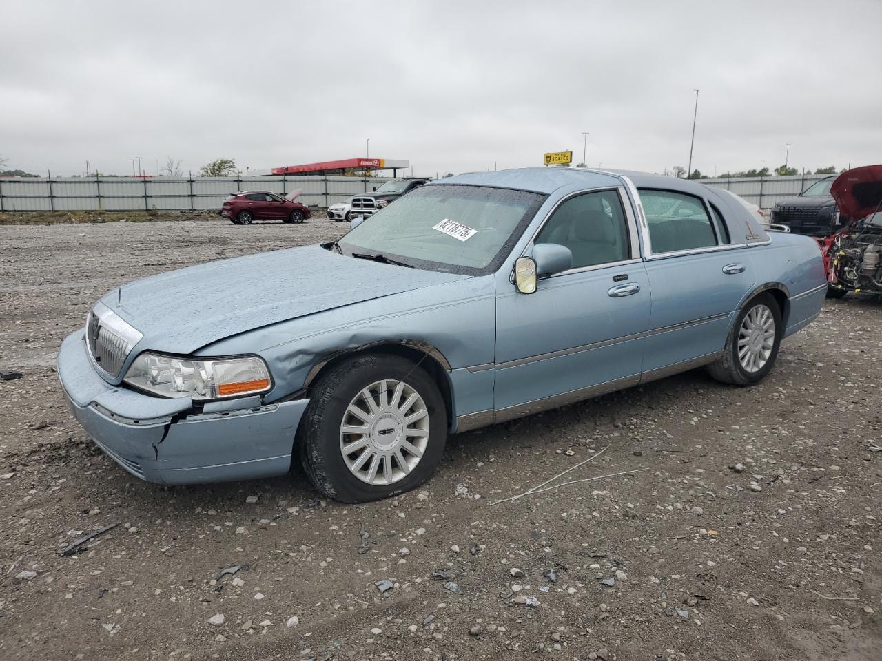  Salvage Lincoln Towncar