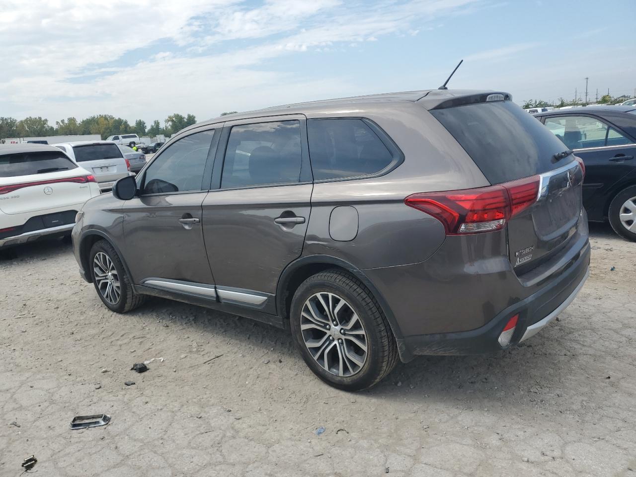 MITSUBISHI OUTLANDER ES