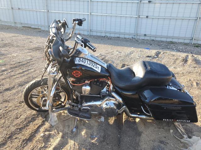 2011 HARLEY-DAVIDSON FLHX 1HD1KB417BB677162