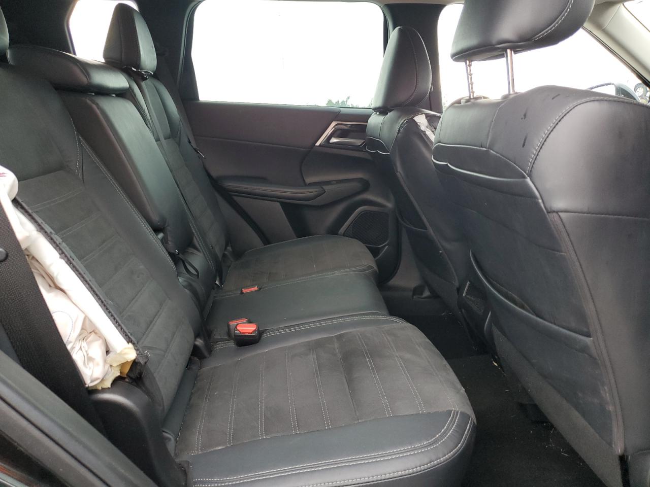 MITSUBISHI OUTLANDER SE