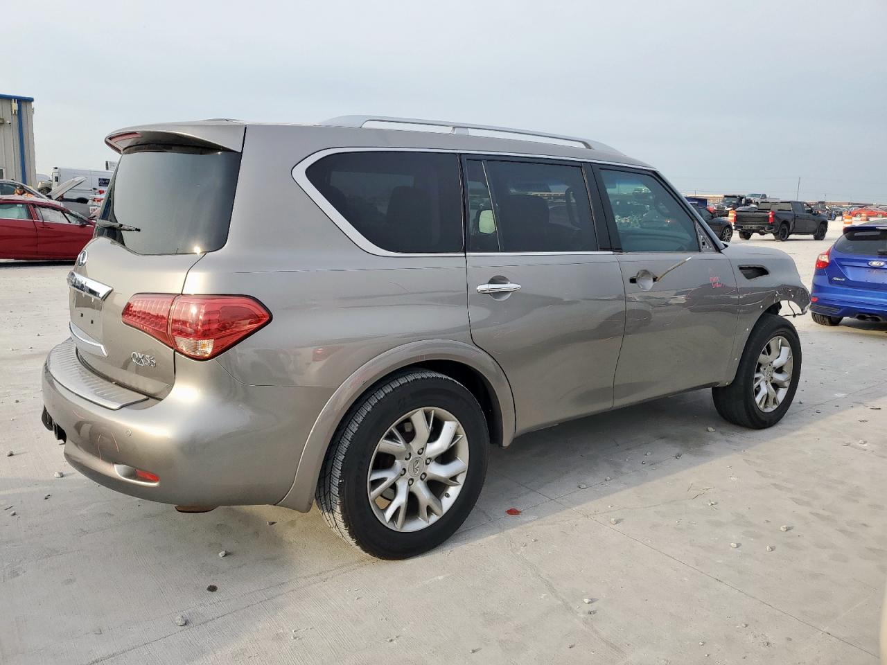 INFINITI QX56