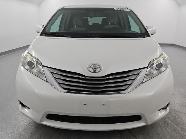 2017 TOYOTA SIENNA XLE 5TDYZ3DC6HS826178