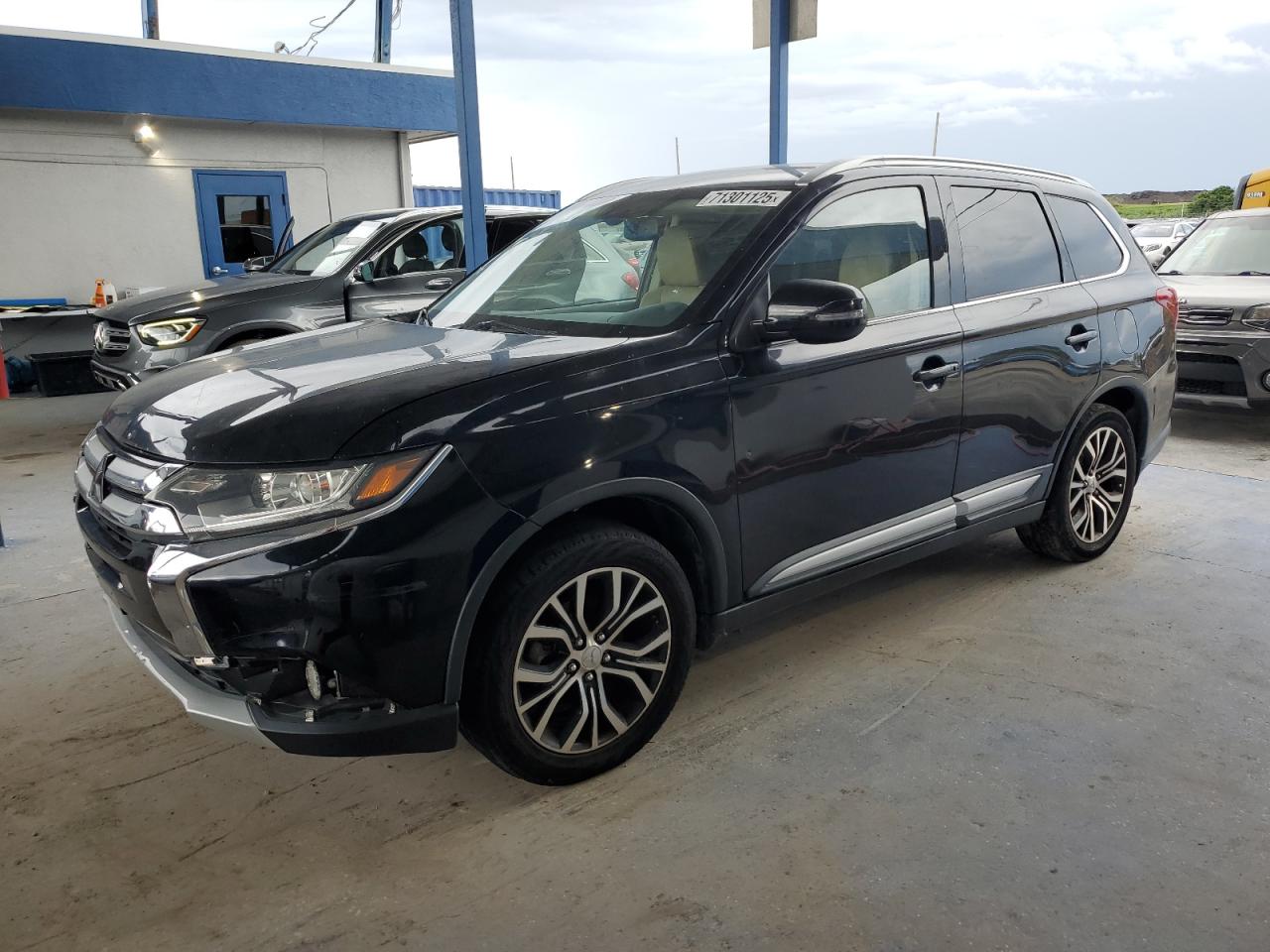 MITSUBISHI OUTLANDER SE