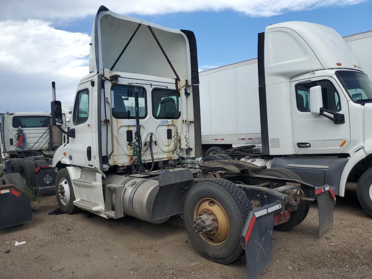 Lot #3245256574 2015 FREIGHTLINER CASCADIA