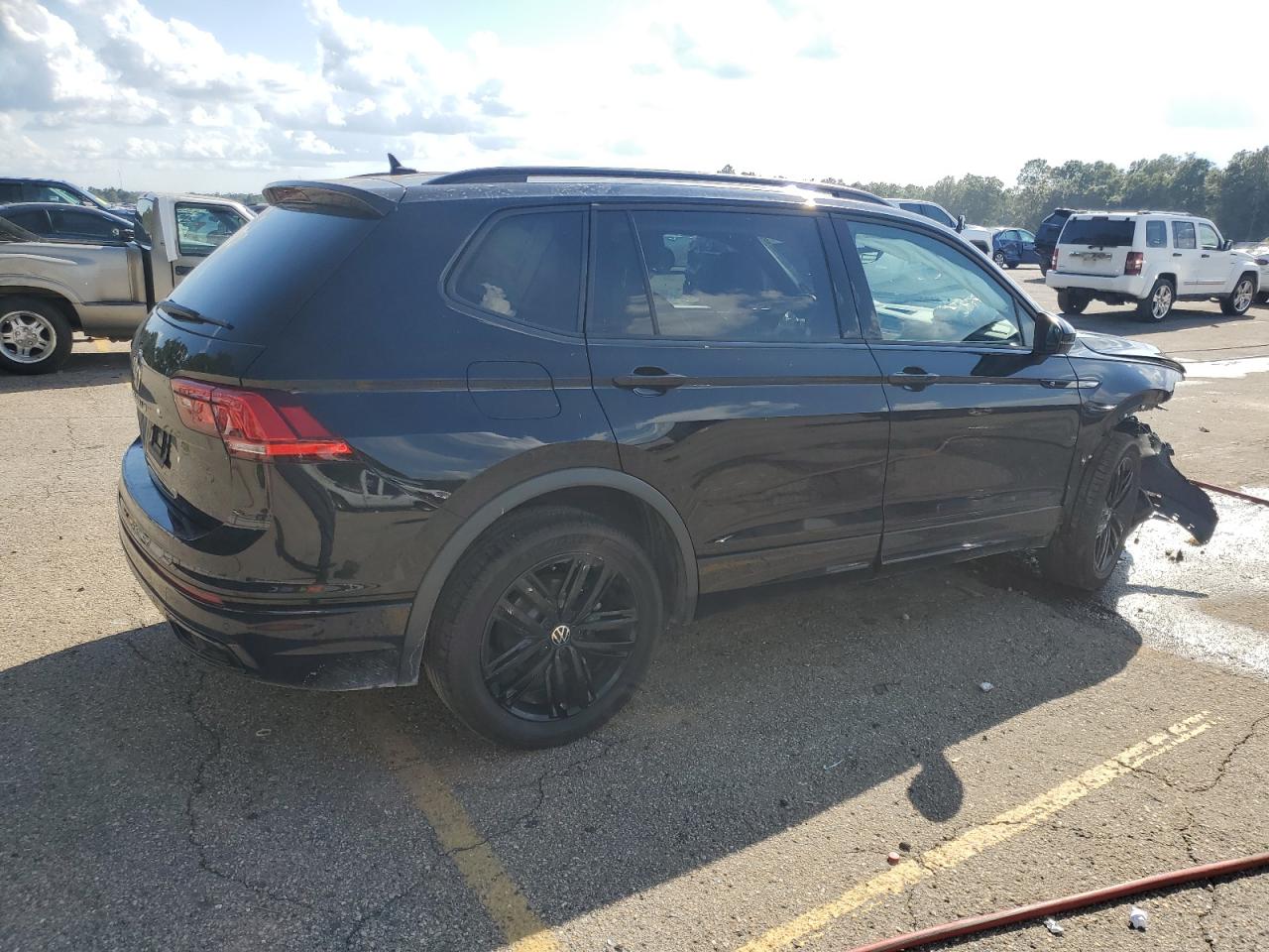 VOLKSWAGEN TIGUAN SE R-LINE BLACK