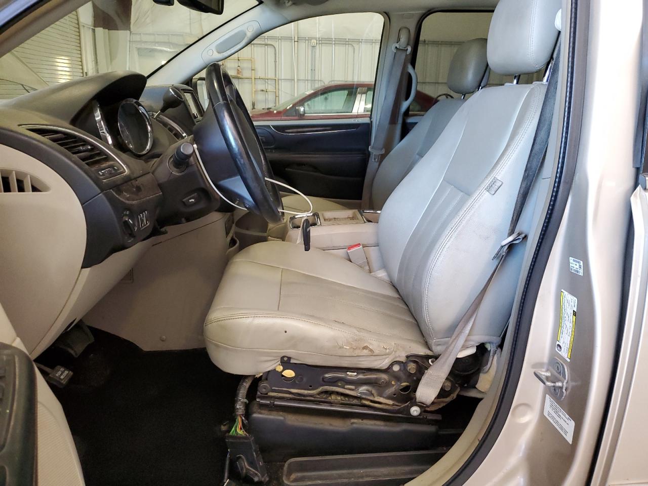 CHRYSLER TOWN & COUNTRY TOURING L