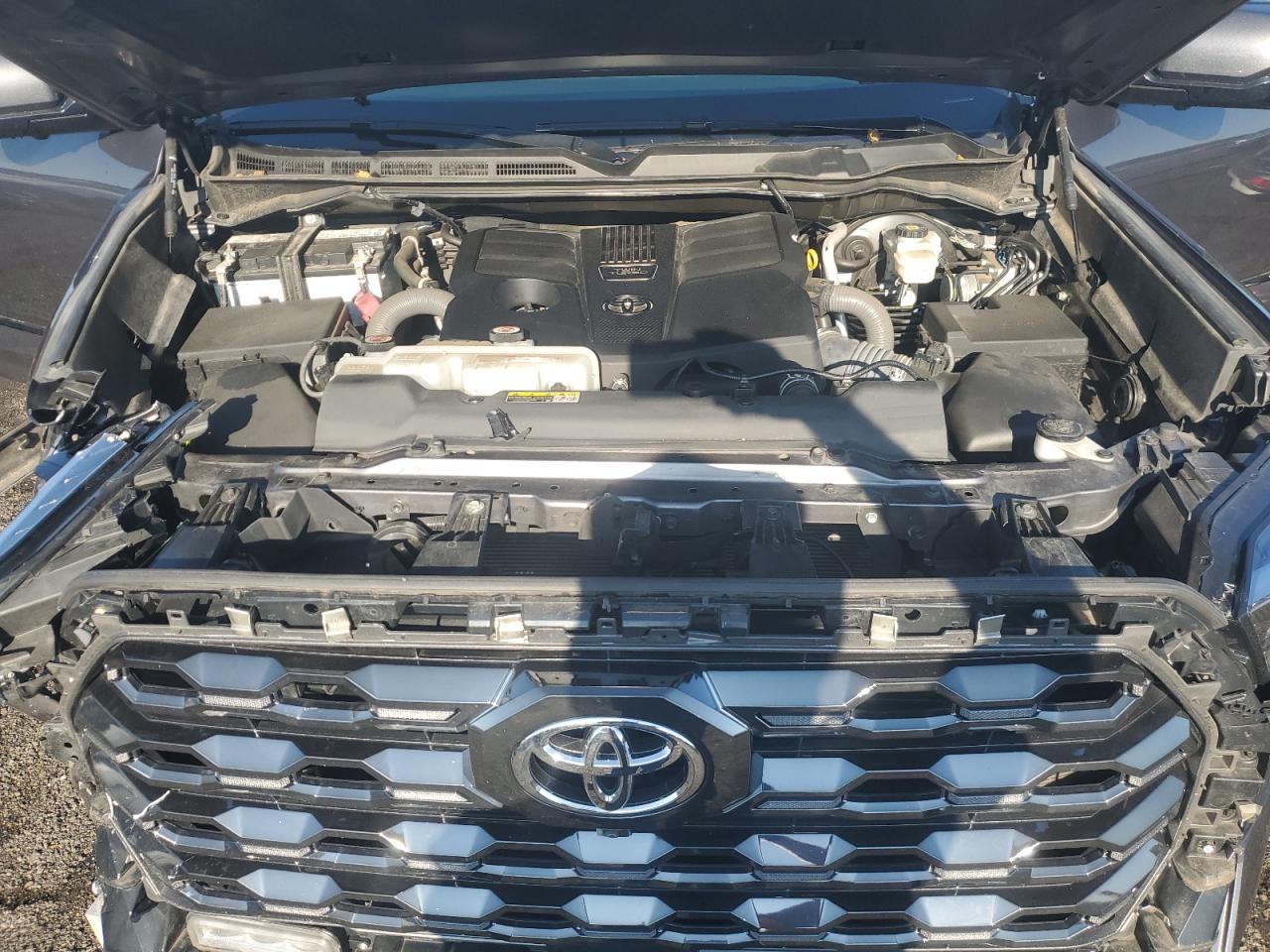 TOYOTA TUNDRA CREWMAX PLATINUM