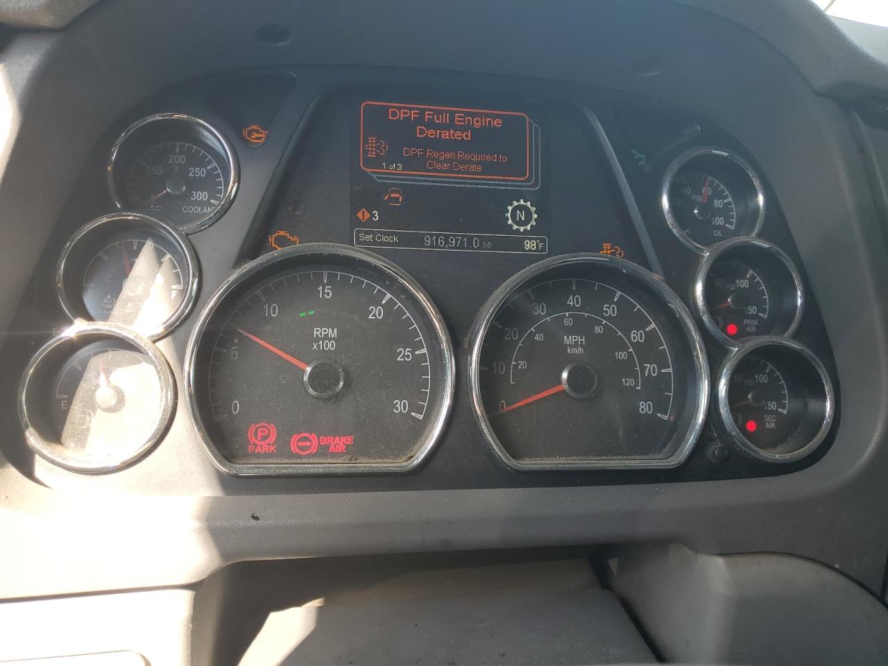 Lot #3245249609 2015 PETERBILT 587