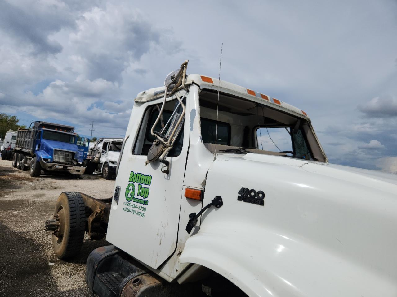 Lot #3276407686 2001 INTERNATIONAL 4900