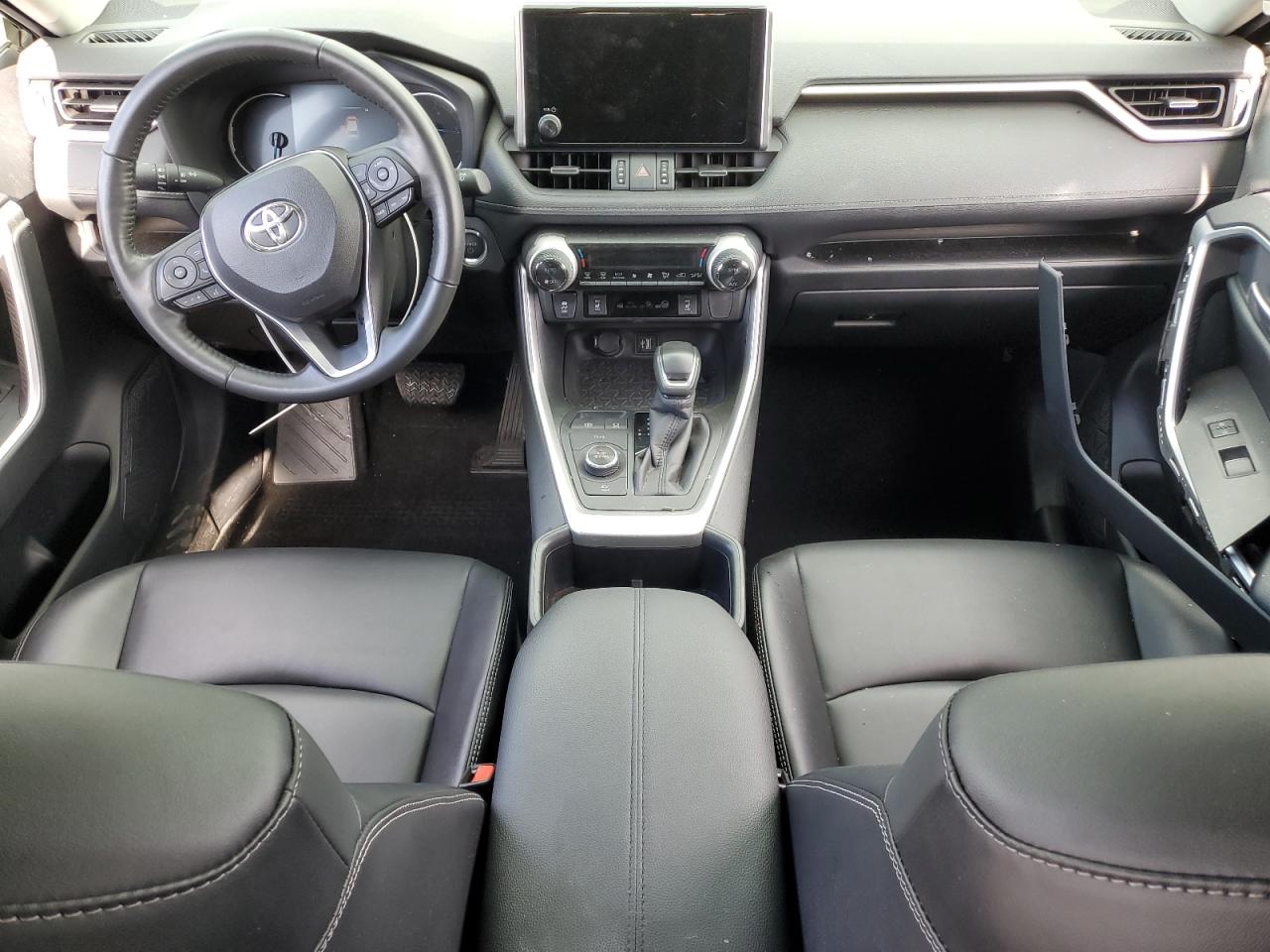 TOYOTA RAV4 XLE PREMIUM