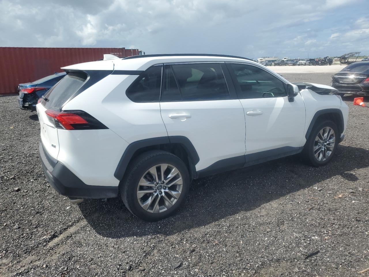 TOYOTA RAV4 XLE PREMIUM