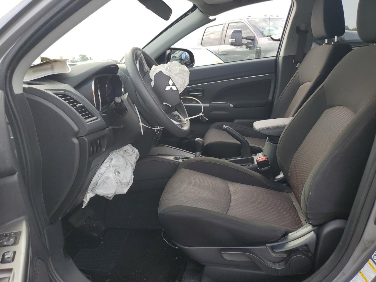 MITSUBISHI OUTLANDER ES