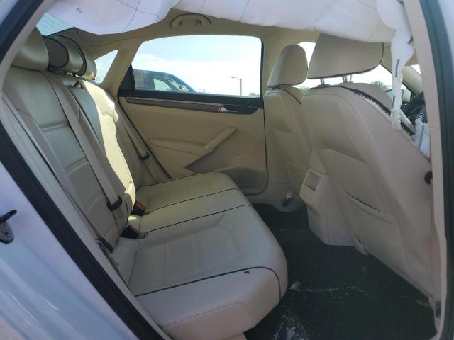 2017 VOLKSWAGEN PASSAT R-L 1VWDT7A36HC001655
