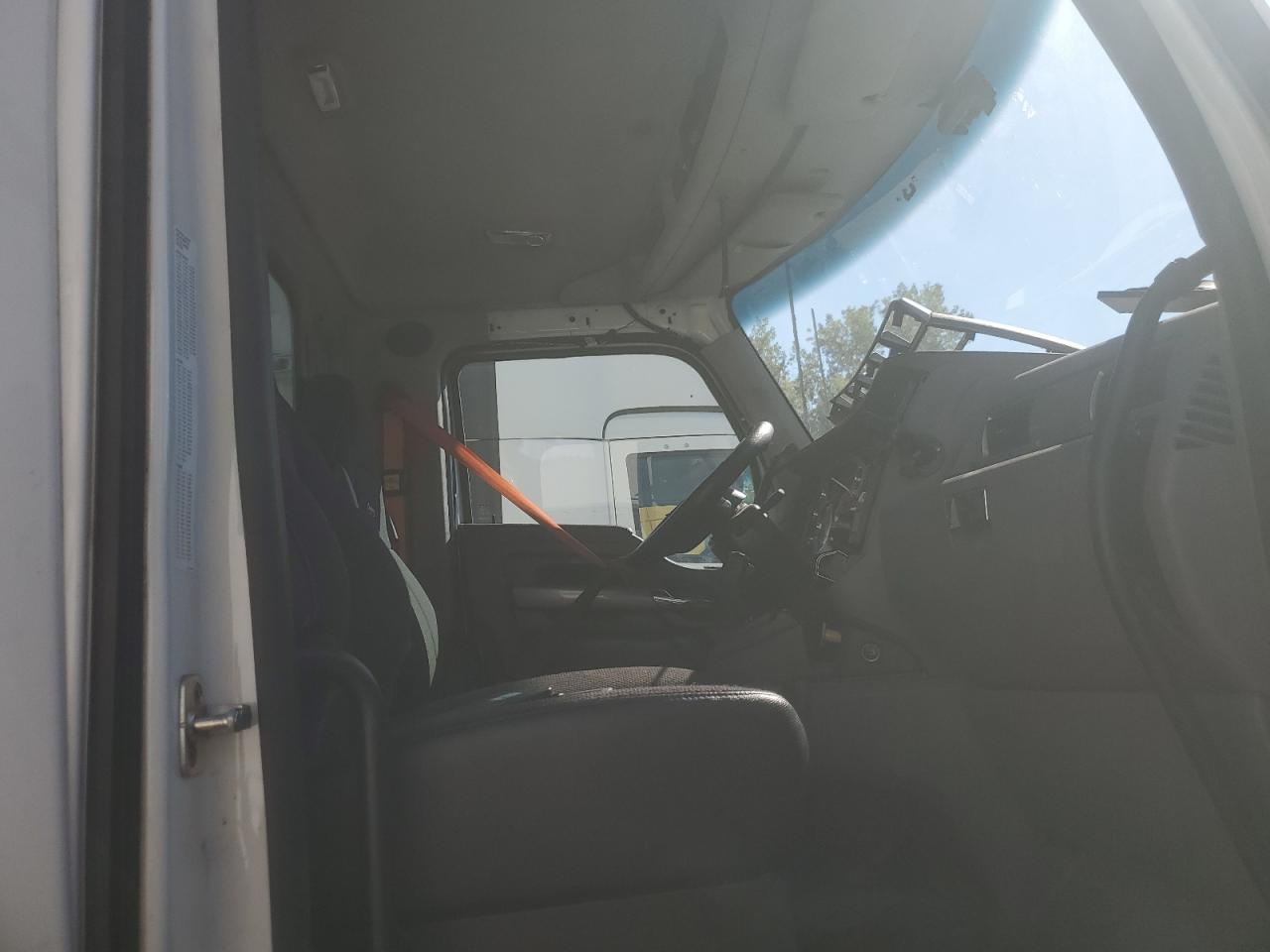 Lot #3266057325 2017 KENWORTH CONSTRUCTI