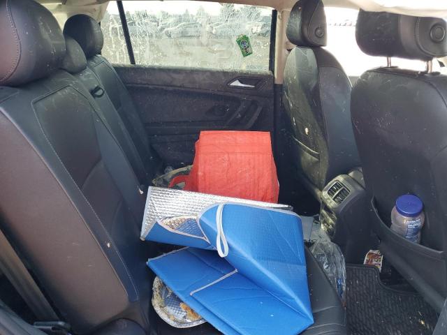 2018 VOLKSWAGEN TIGUAN SE 3VV3B7AX3JM052136