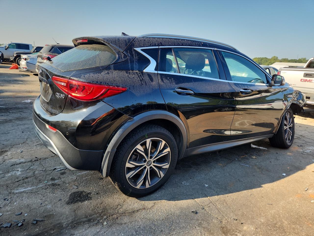 INFINITI QX30 BASE