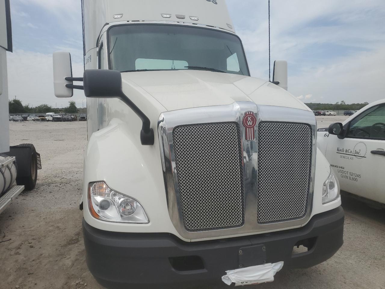 Lot #3266057326 2017 KENWORTH T680