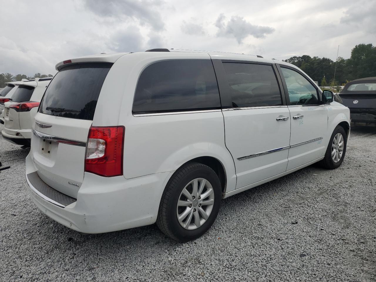 CHRYSLER TOWN & COUNTRY LIMITED PLATINUM