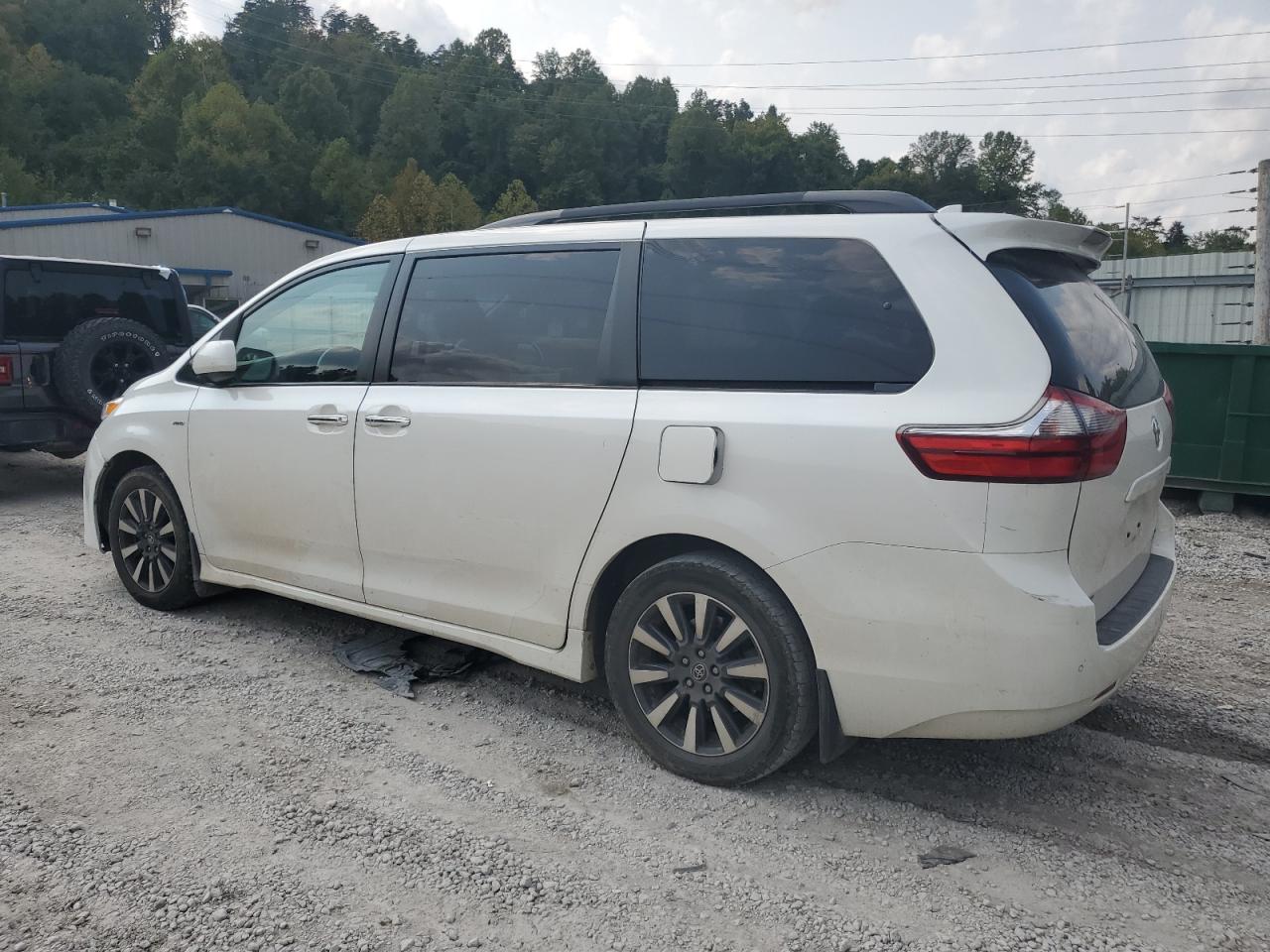 TOYOTA SIENNA XLE