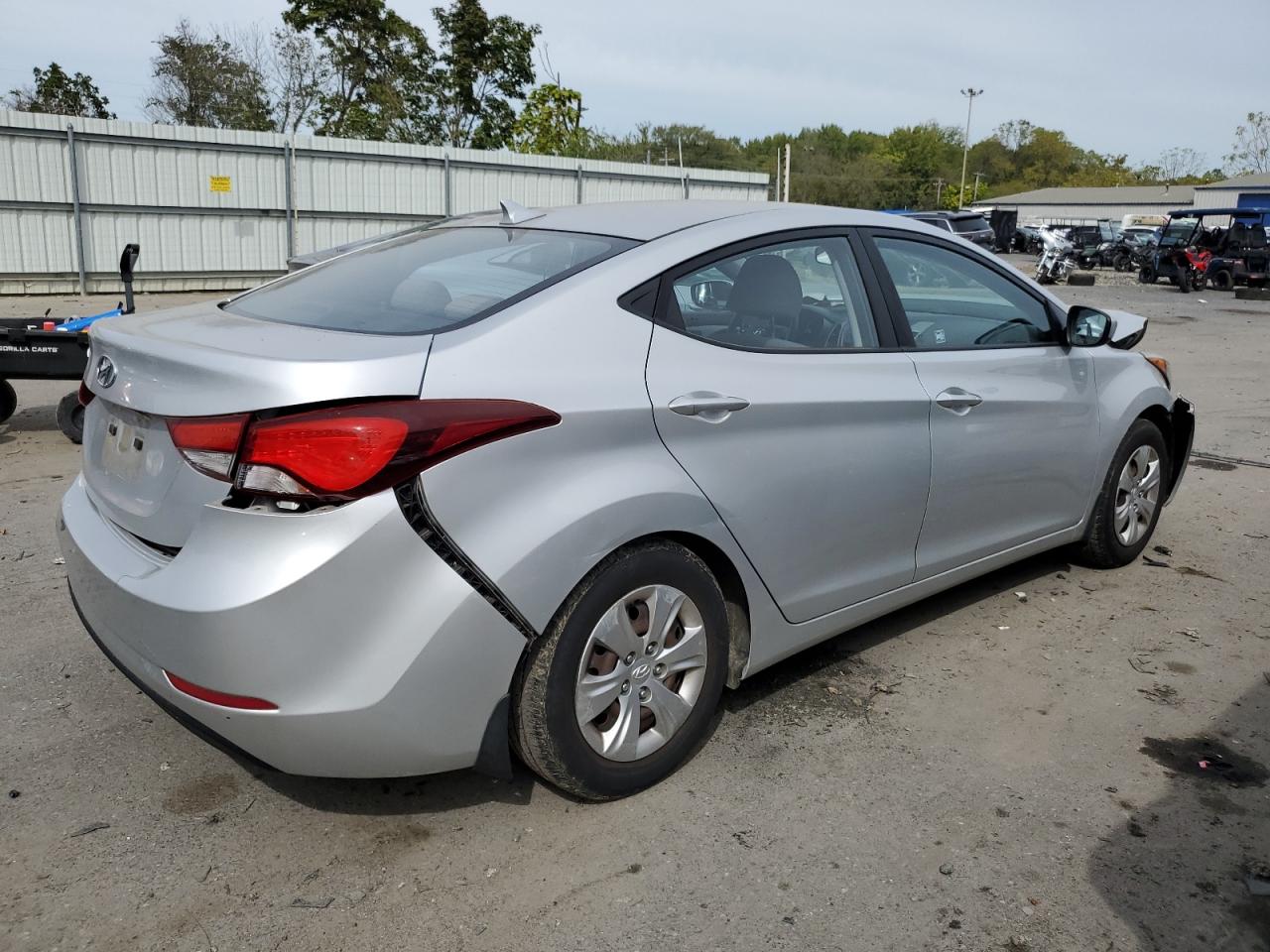 HYUNDAI ELANTRA SE