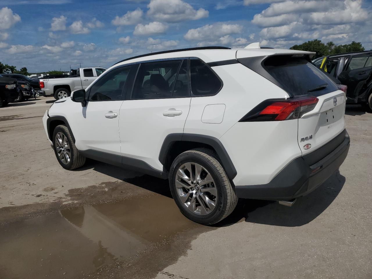 TOYOTA RAV4 XLE PREMIUM