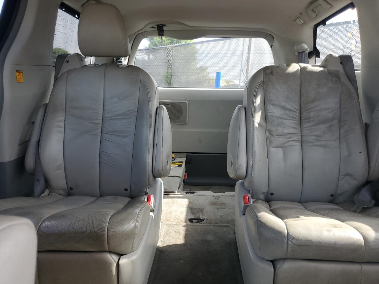 Lot #3319230705 2011 TOYOTA SIENNA XLE