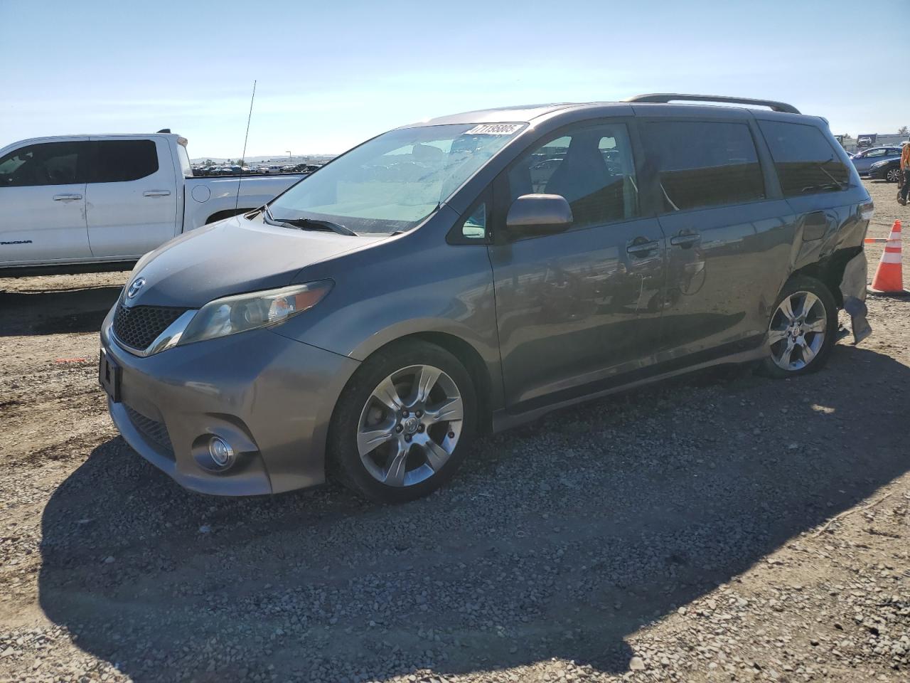 TOYOTA SIENNA SPORT