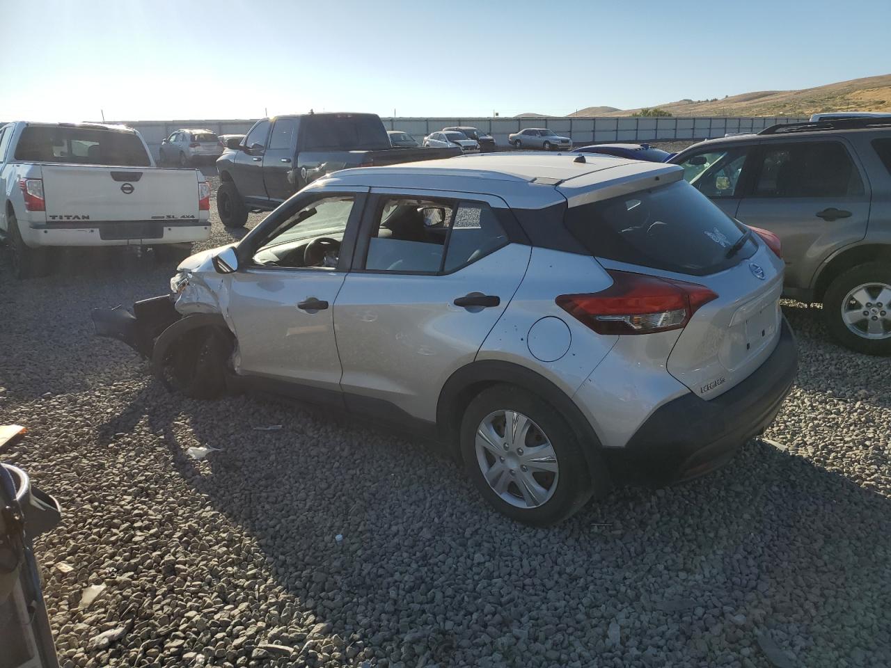 NISSAN KICKS S