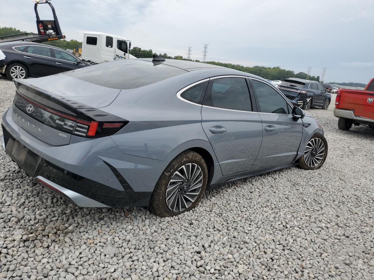 HYUNDAI SONATA HYBRID