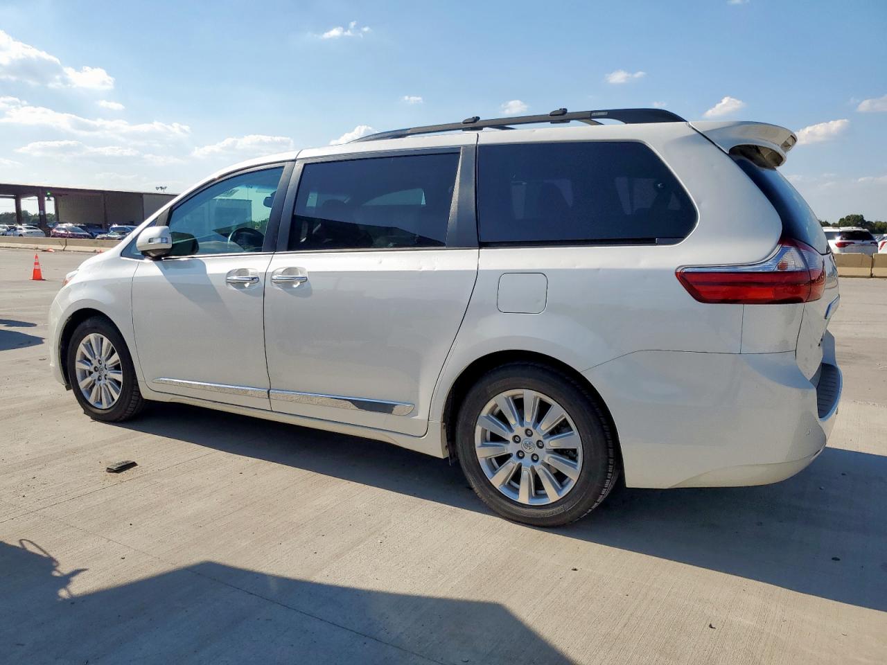 TOYOTA SIENNA XLE