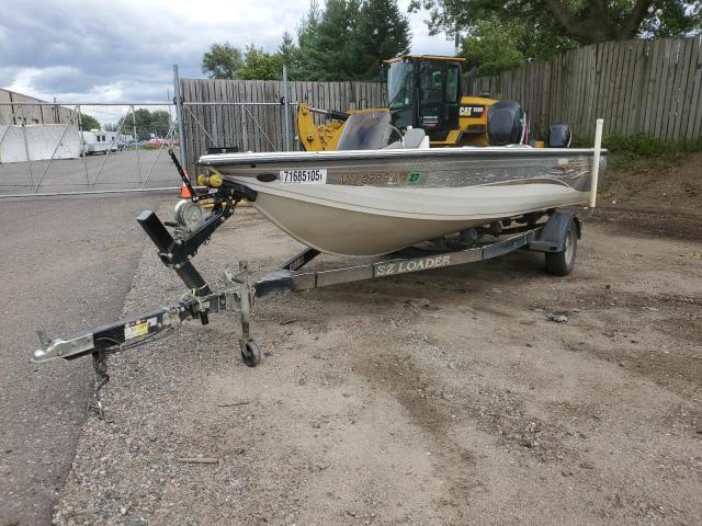 2005 CRESTLINER BOAT #3279695913