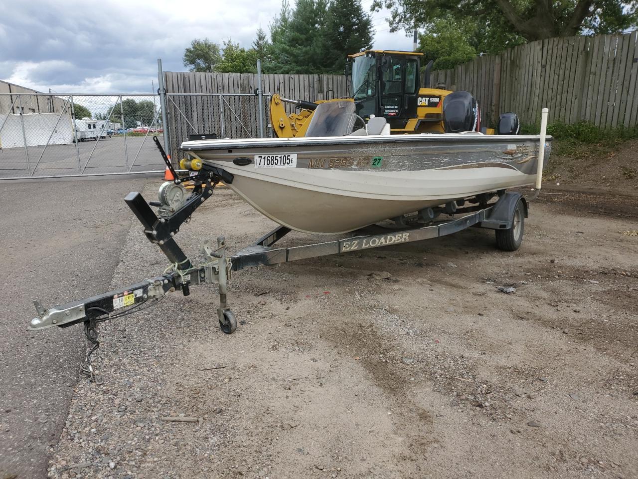 Lot #3279695913 2005 CRESTLINER BOAT