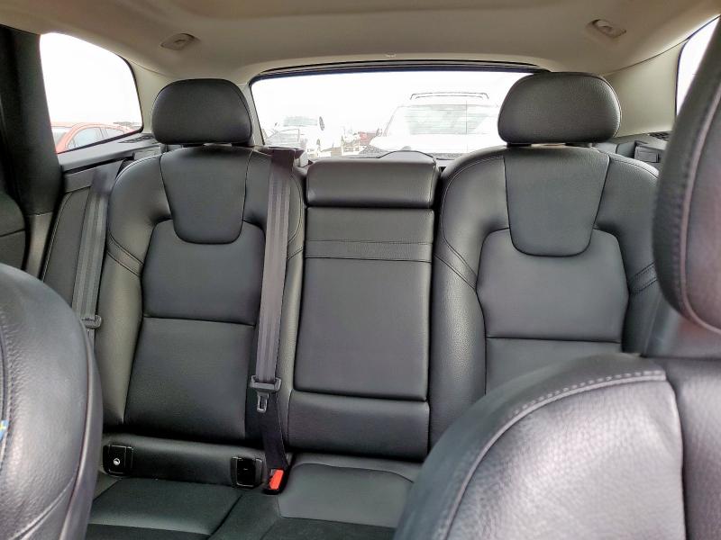2018 VOLVO XC60 T6 LYVA22RL5JB101661
