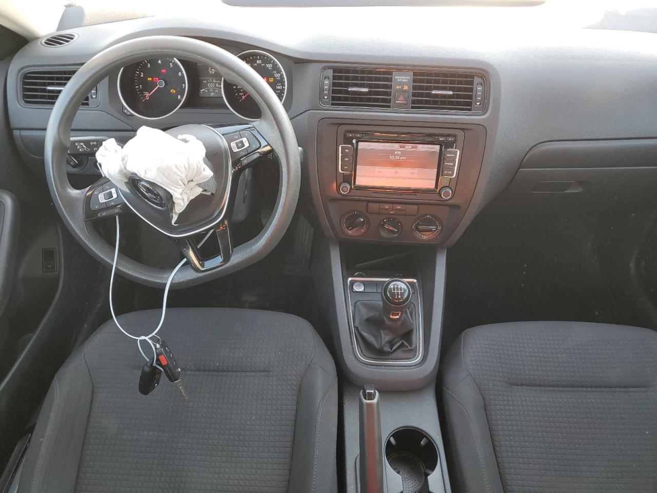 VOLKSWAGEN JETTA BASE