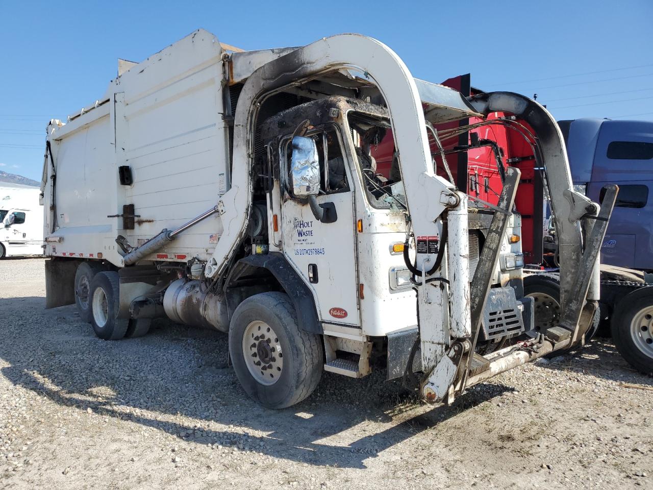 Lot #3263896672 2014 PETERBILT 320