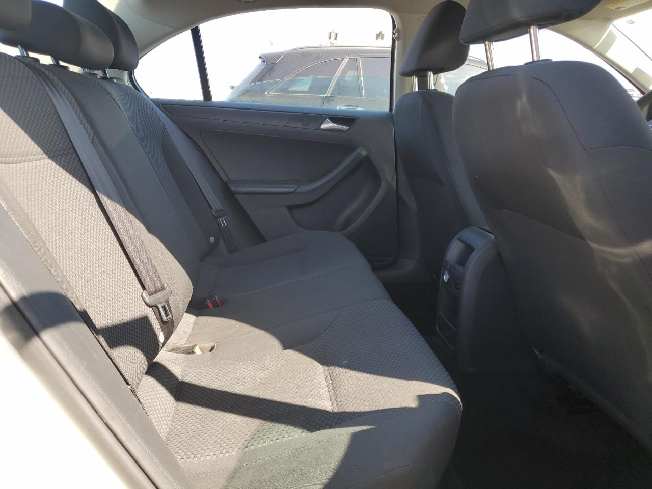 VOLKSWAGEN JETTA BASE