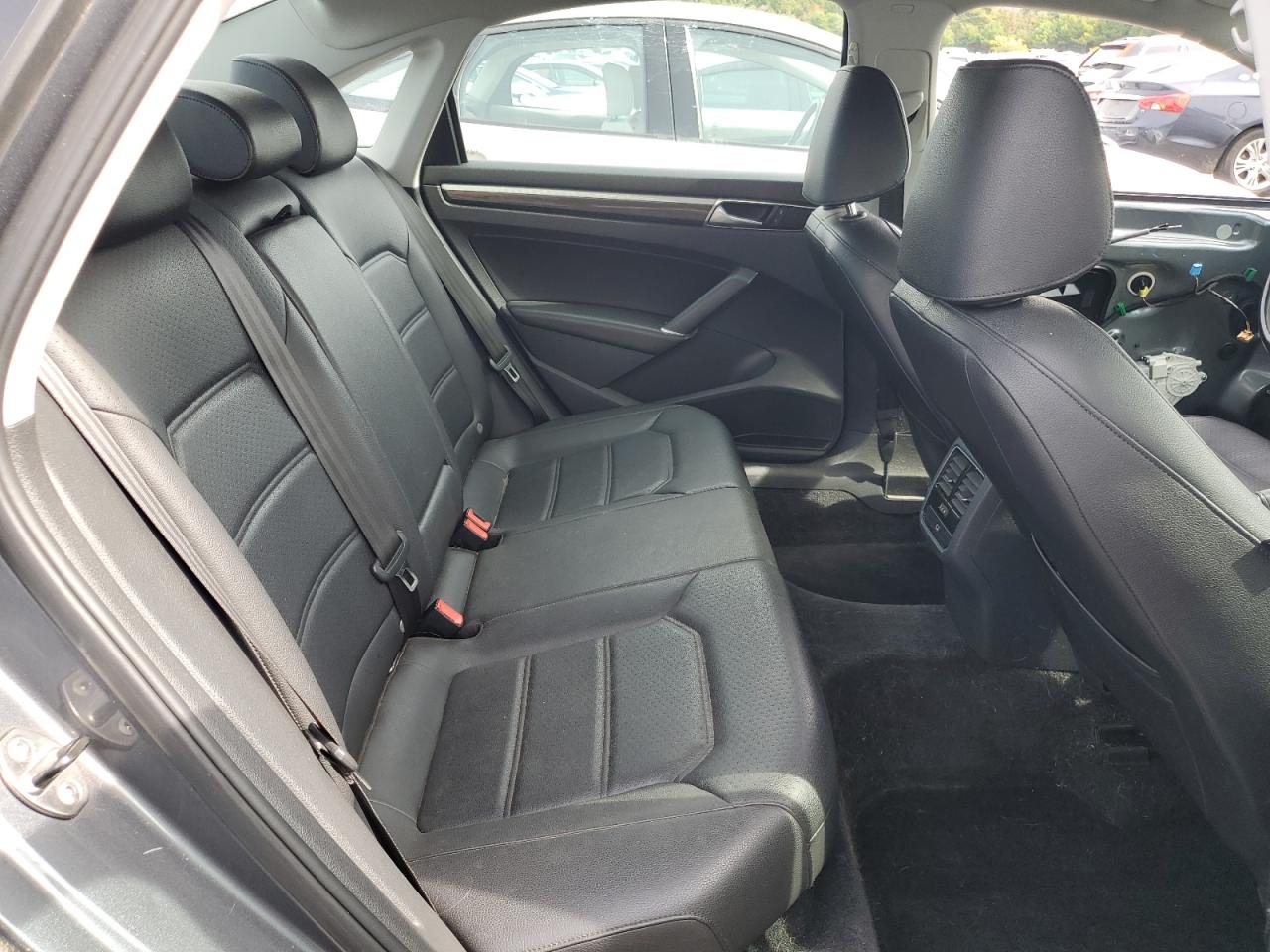 VOLKSWAGEN PASSAT SE