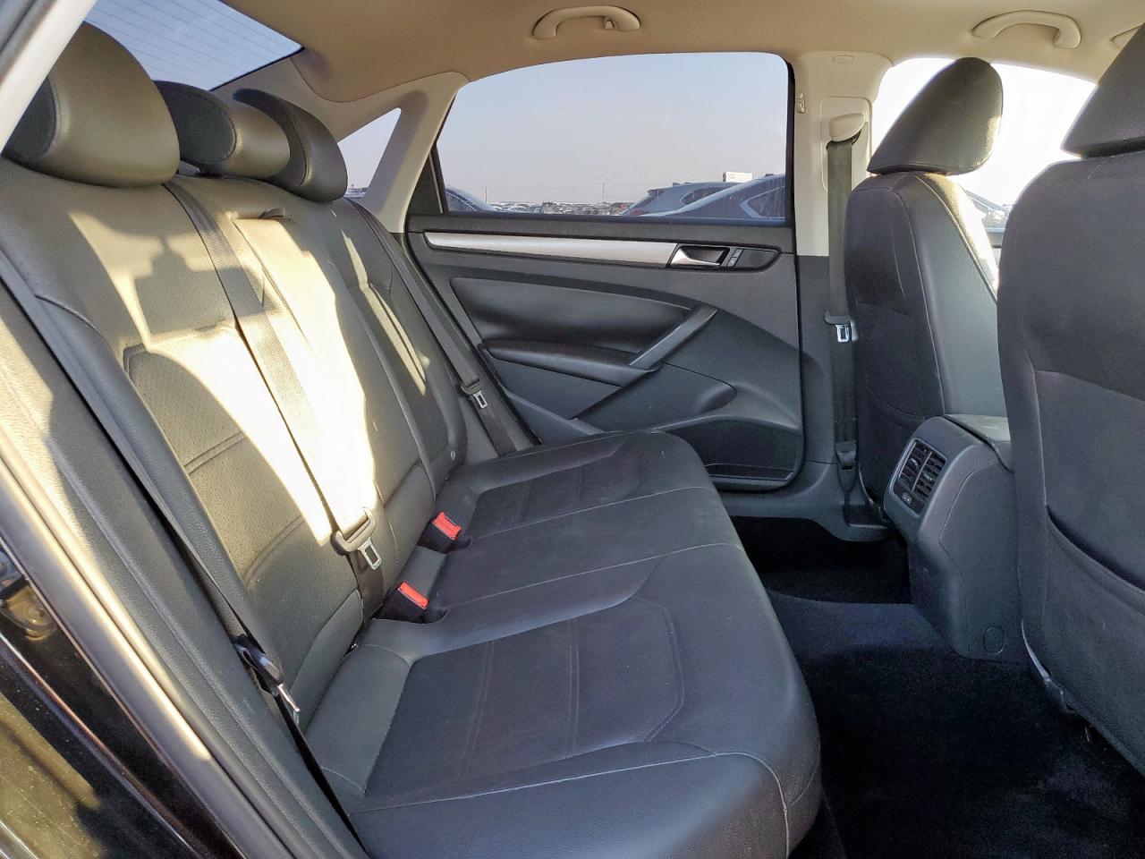 VOLKSWAGEN PASSAT SE