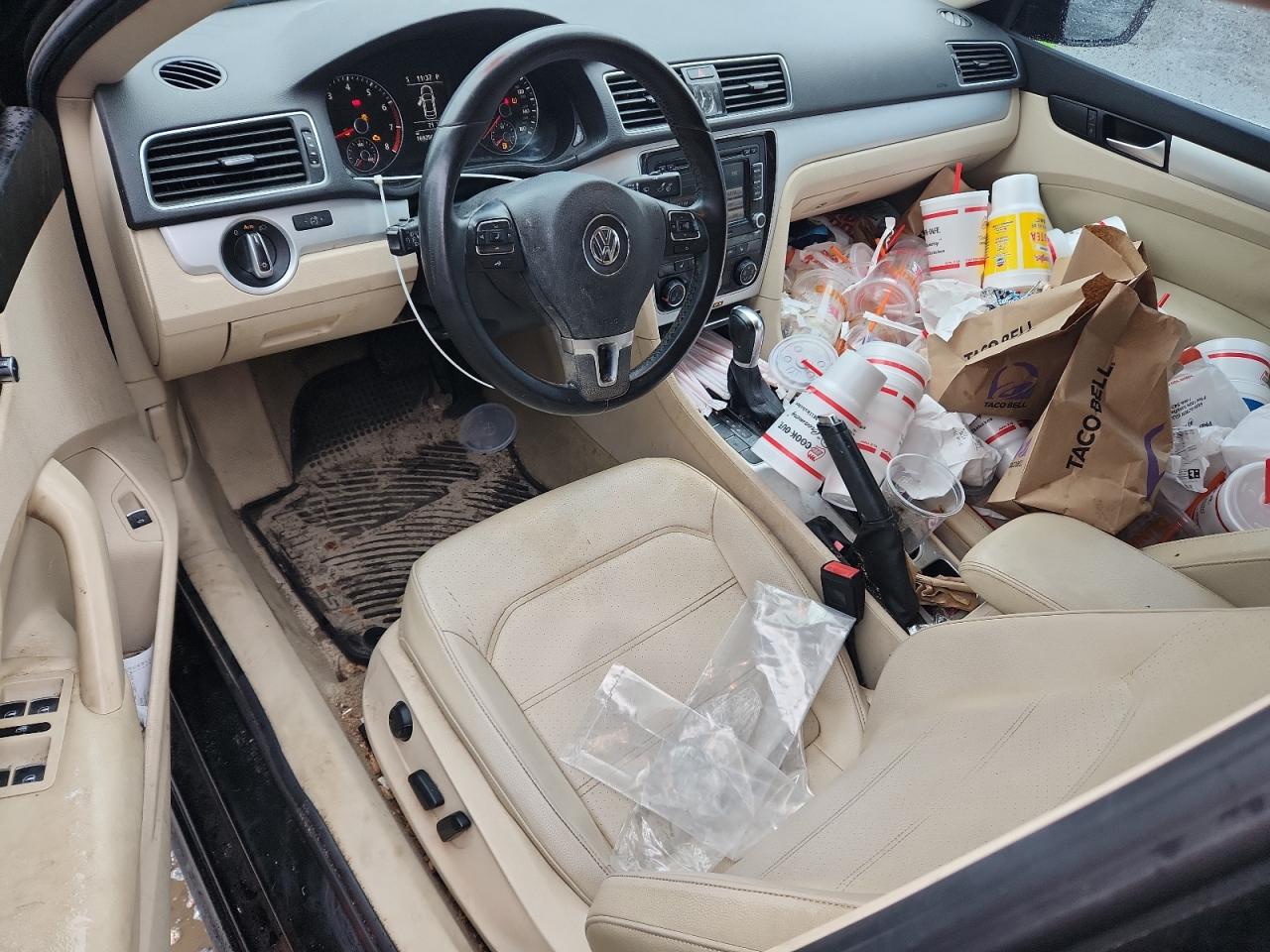 VOLKSWAGEN PASSAT SE