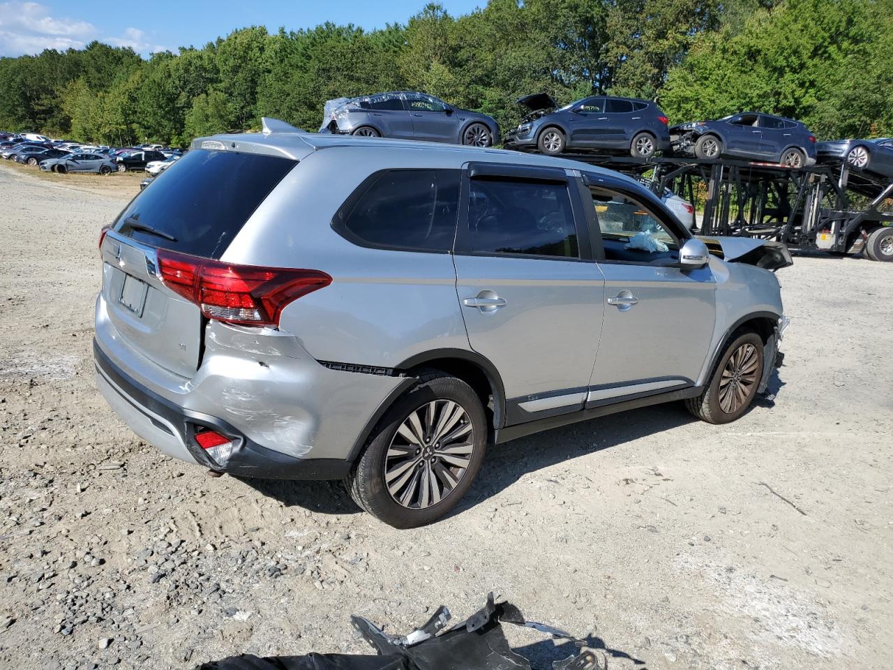 MITSUBISHI OUTLANDER SE