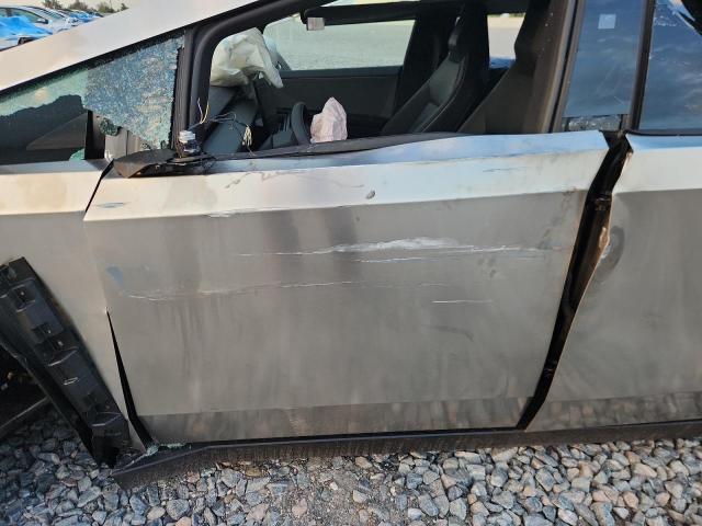 2024 TESLA CYBERTRUCK 7G2CEHEE1RA032661
